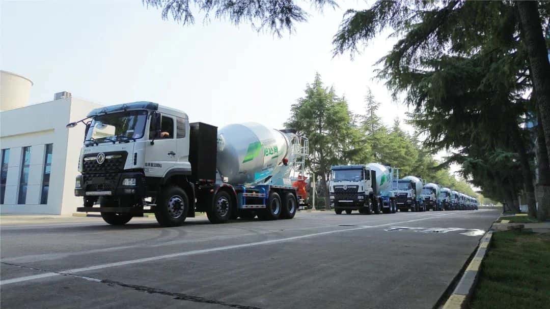 馭風(fēng)而行，中集車輛15臺(tái)新能源攪拌車駛?cè)牒保L就荊楚生態(tài)長(zhǎng)卷
